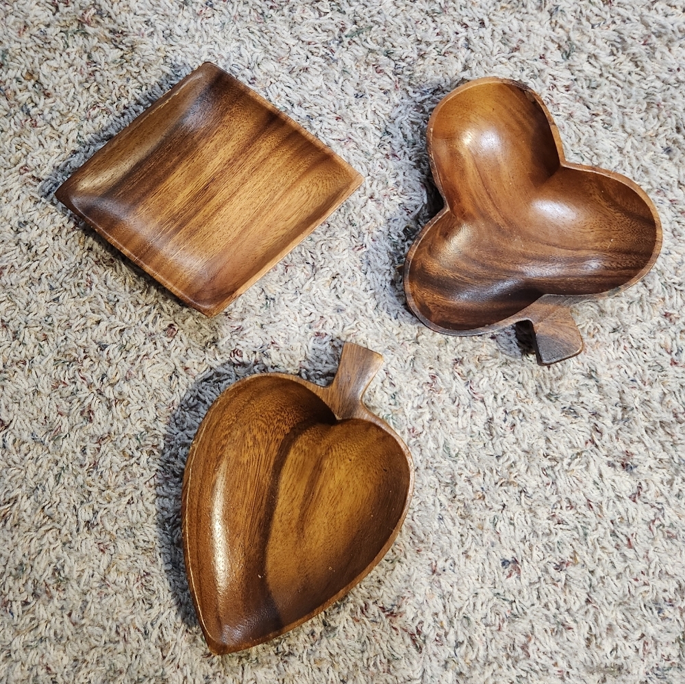 Elegant Wooden Card Designed Bowls